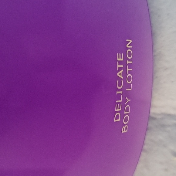 VERSUS Delicate Body Lotion 6.7 FL oz - Picture 9 of 14